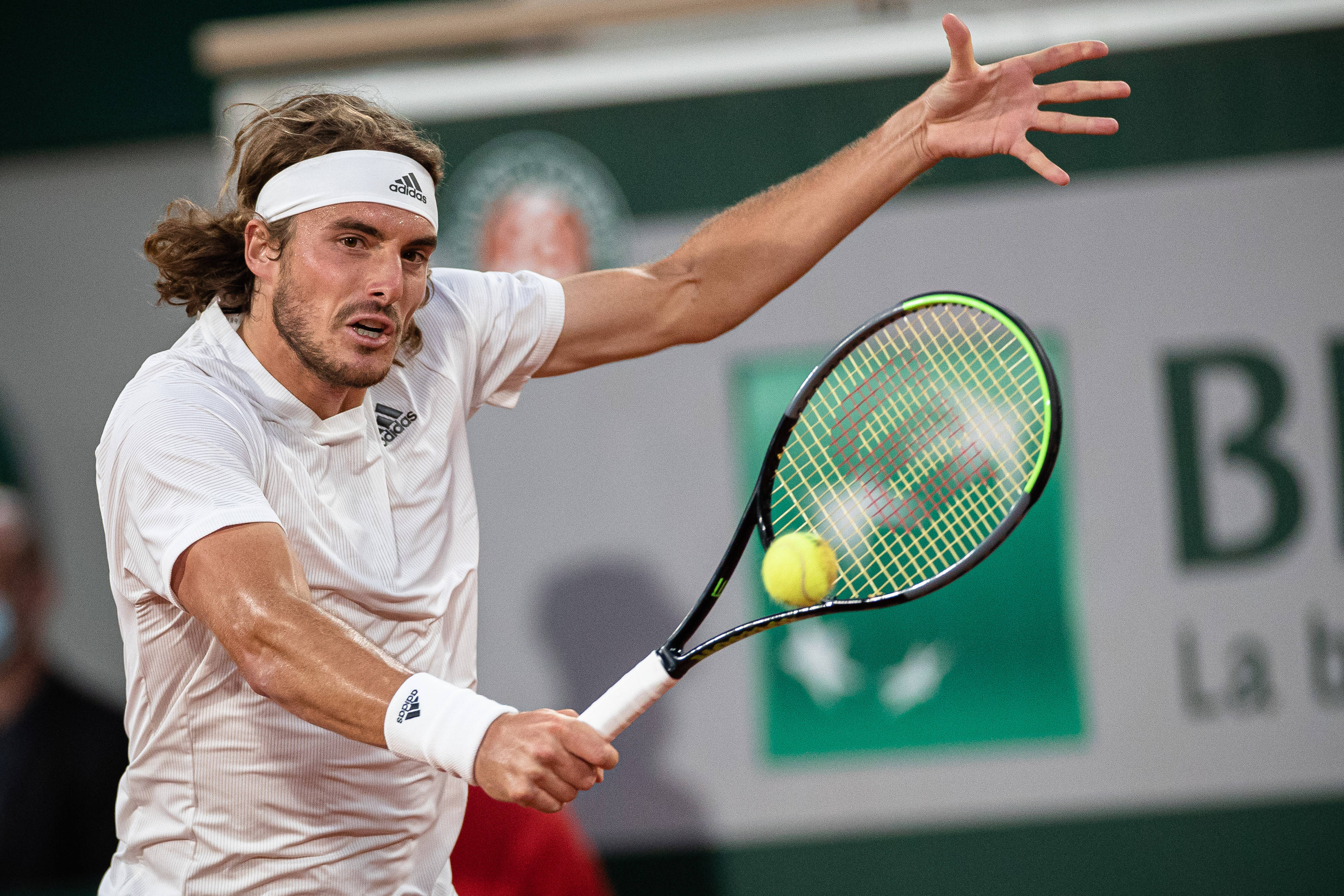 西班牙网球队翻盘世界网球队，西西帕斯送出助攻的简单介绍