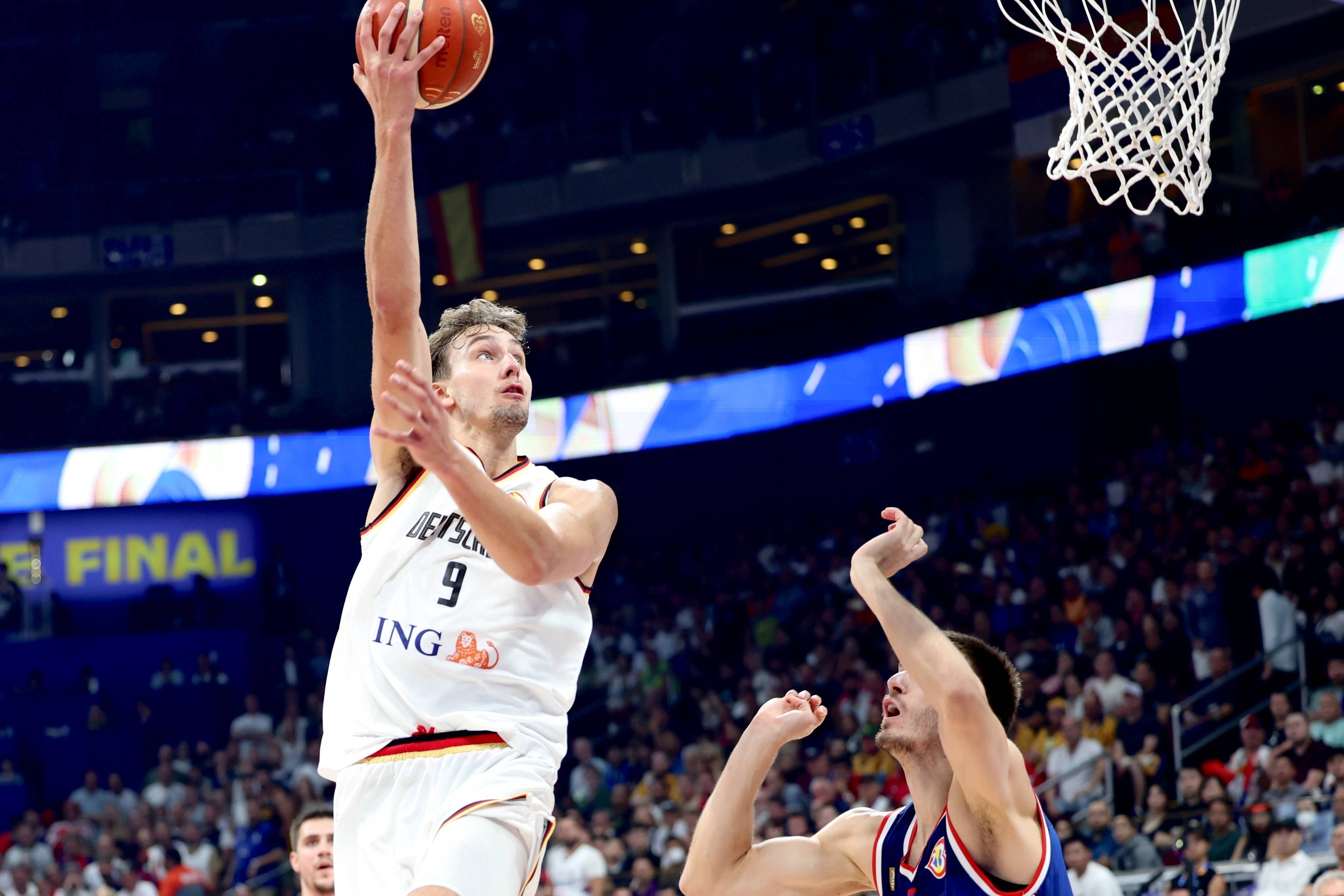 德国男篮险胜美国男篮，杰伦·布朗完成帽子戏法