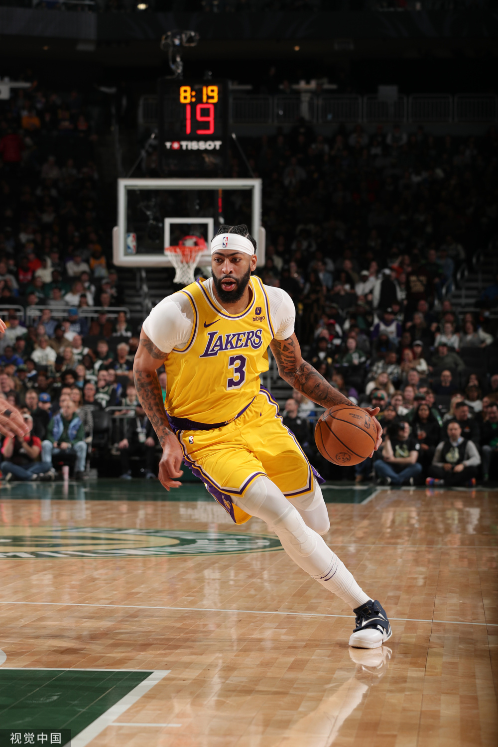 雄鹿完胜黄蜂,浓眉制霸全场 雄鹿完胜黄蜂,浓眉制霸全场