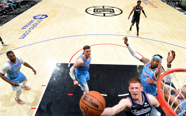 国王碾压中国男篮,乔治关键制胜 国王碾压中国男篮,乔治关键制胜