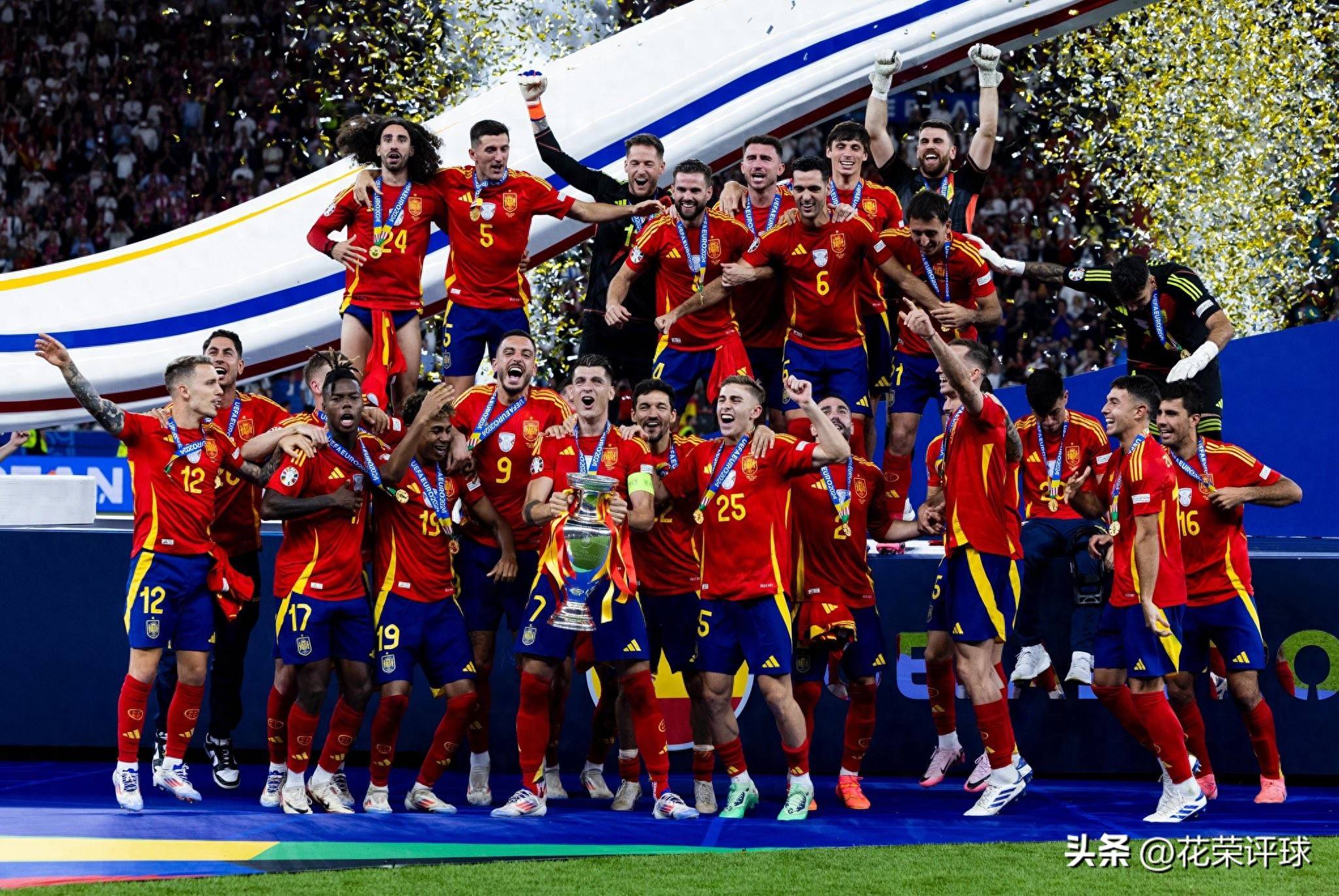 包含欧洲杯决赛震撼开打，巅峰对决引爆全场的词条