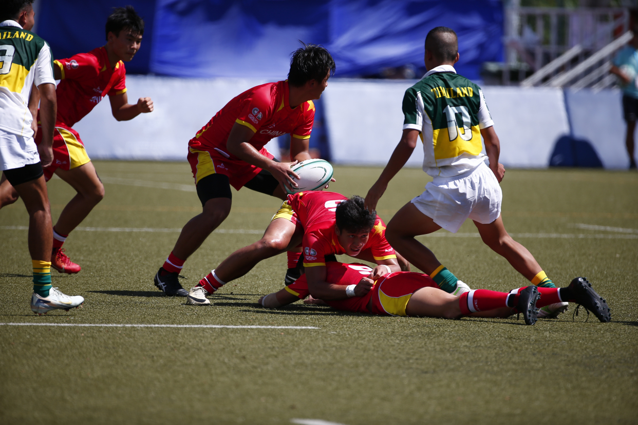 场面火爆！橄榄球观众席沸腾不已的简单介绍