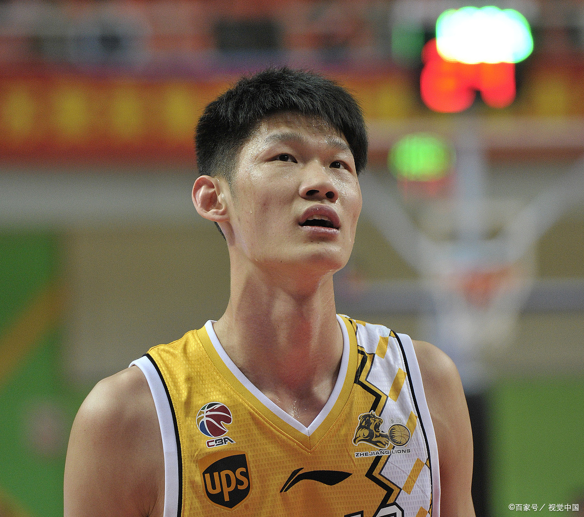 广州队逆转公牛，胡金秋惊艳四座