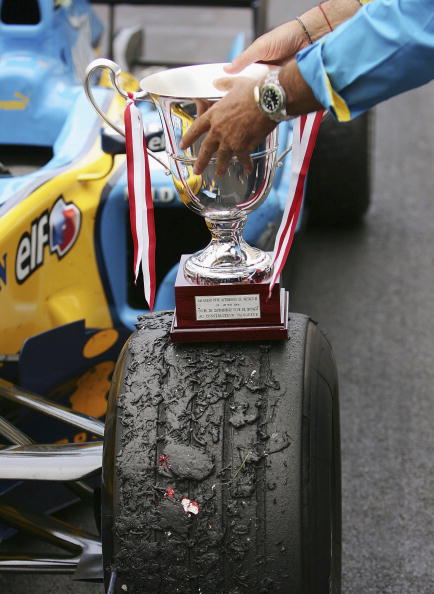 雷诺车队险胜梅赛德斯，阿隆索高光表现