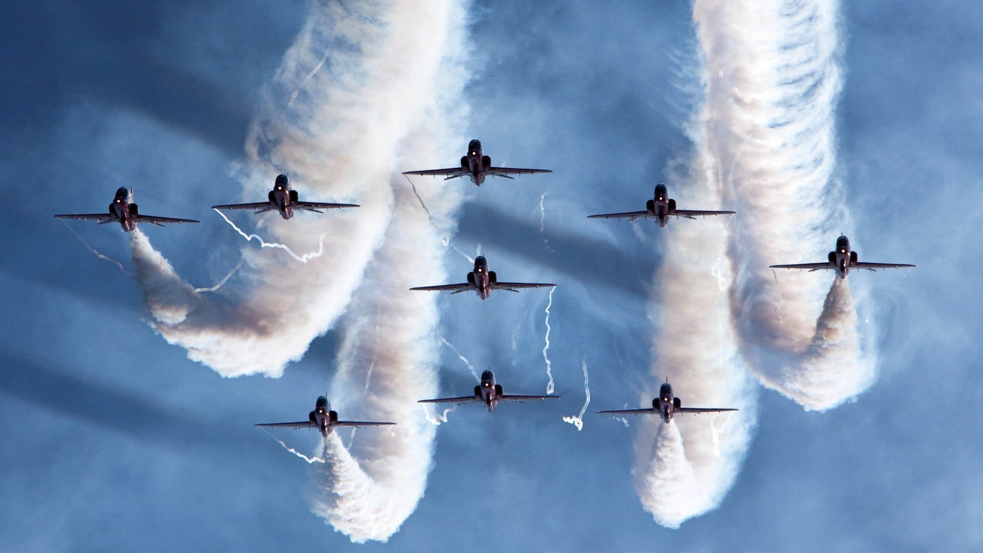 银绿风暴席卷红牛王朝裂缝，佩雷兹高光背后的秩序重构