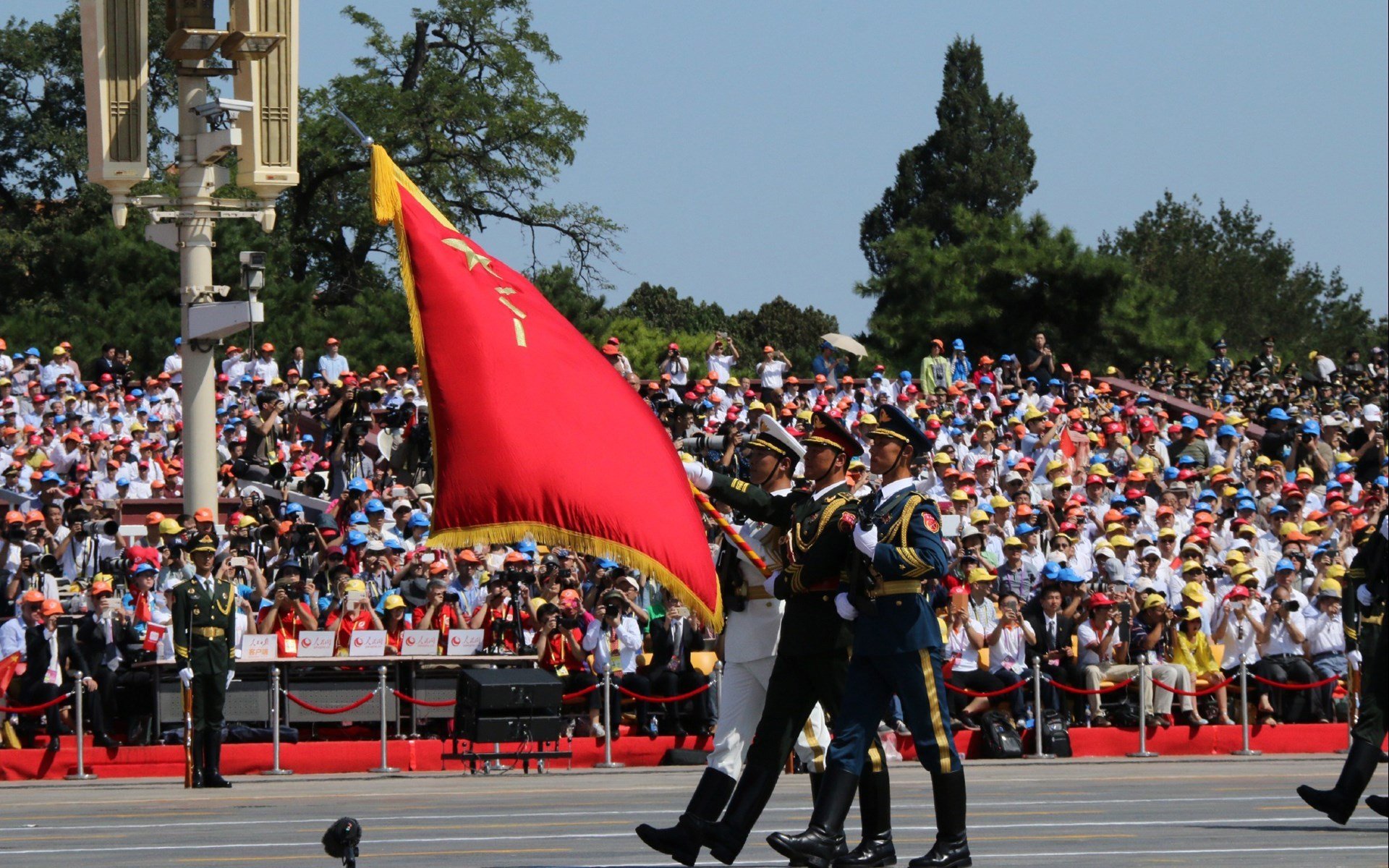 汉密尔顿神来之笔，雷诺车队绝杀哈斯车队的关键制胜