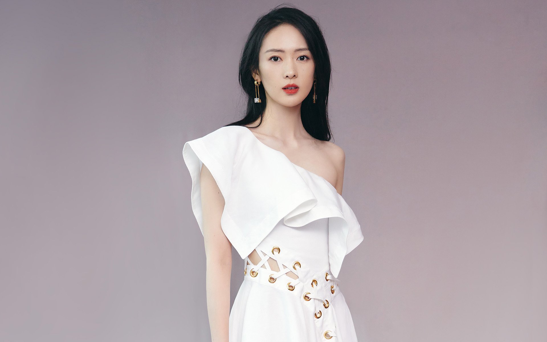 蓝色风暴中的橙色火焰，红牛二队鏖战迈凯伦，佩雷兹点燃银石逆袭之战