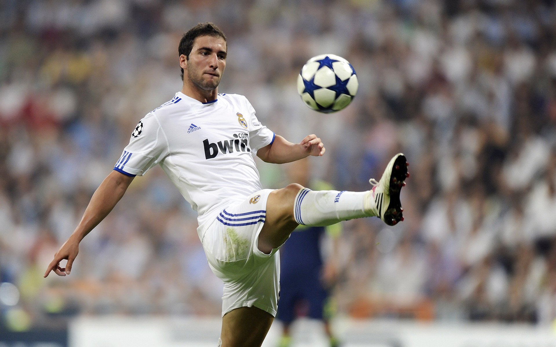 一颗本可载入史册的经典球，与一位无需经典球证明的明日巨星