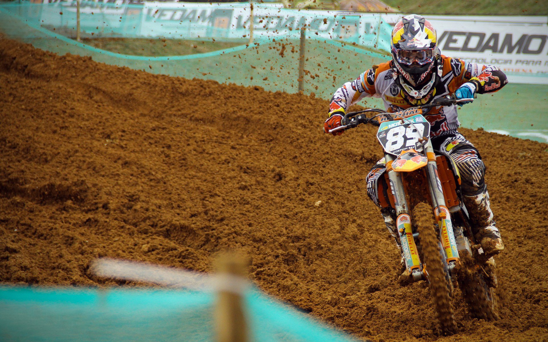 卡塞米罗奇袭伊拉克！马竞跨界争冠战的荒诞与救赎