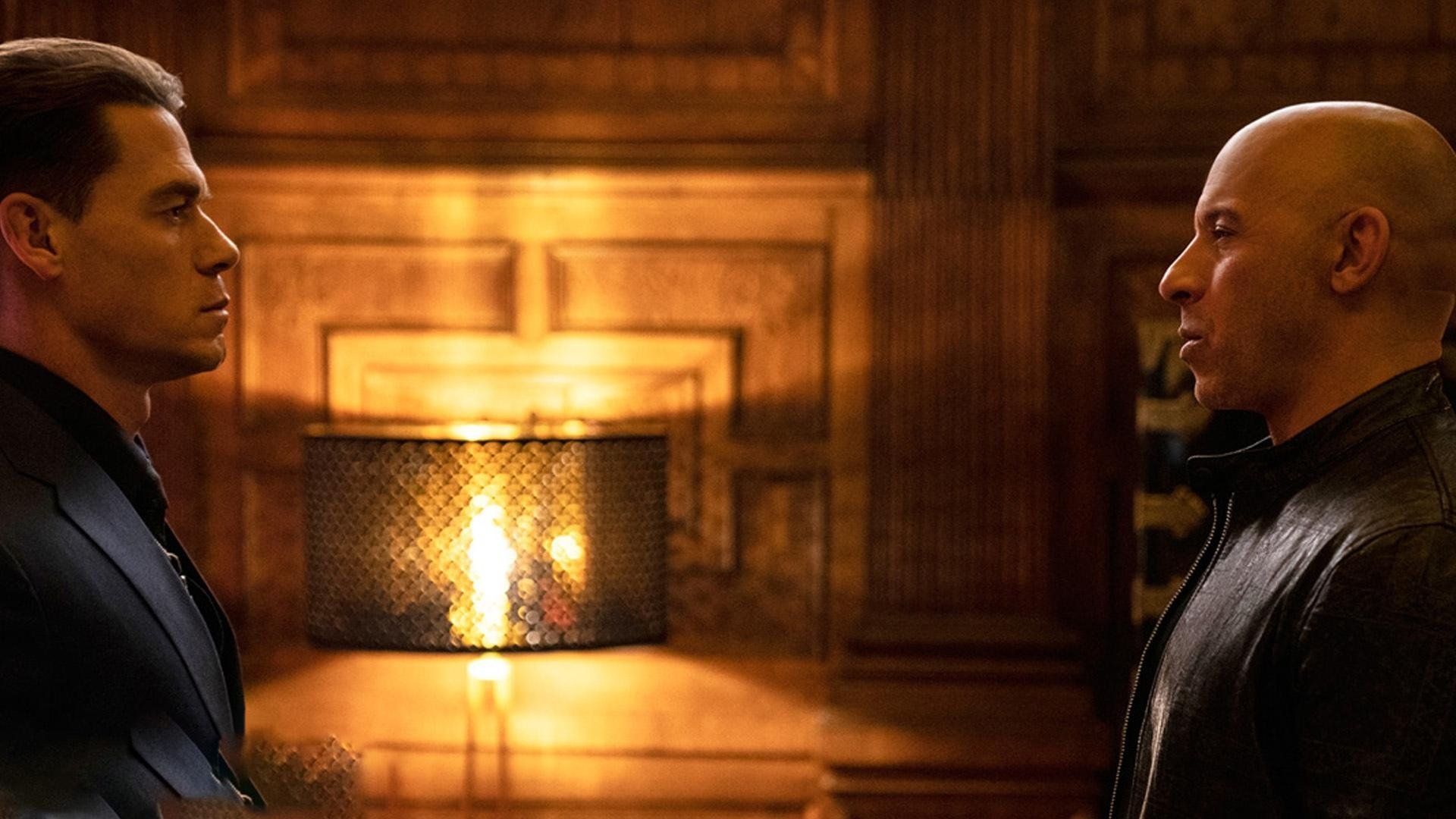 绿茵与硬木的同一夜晚，当英超争冠悬于毫厘，詹姆斯在另一端锁死时间