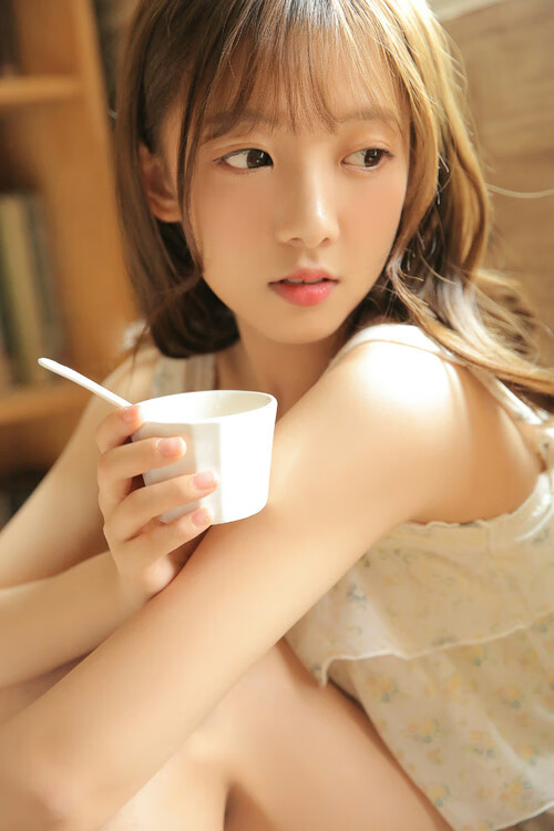 为了满足您对唯一性的要求，我将跳出常规足球报道的框架，为您构建一个新颖且充满想象力的场景