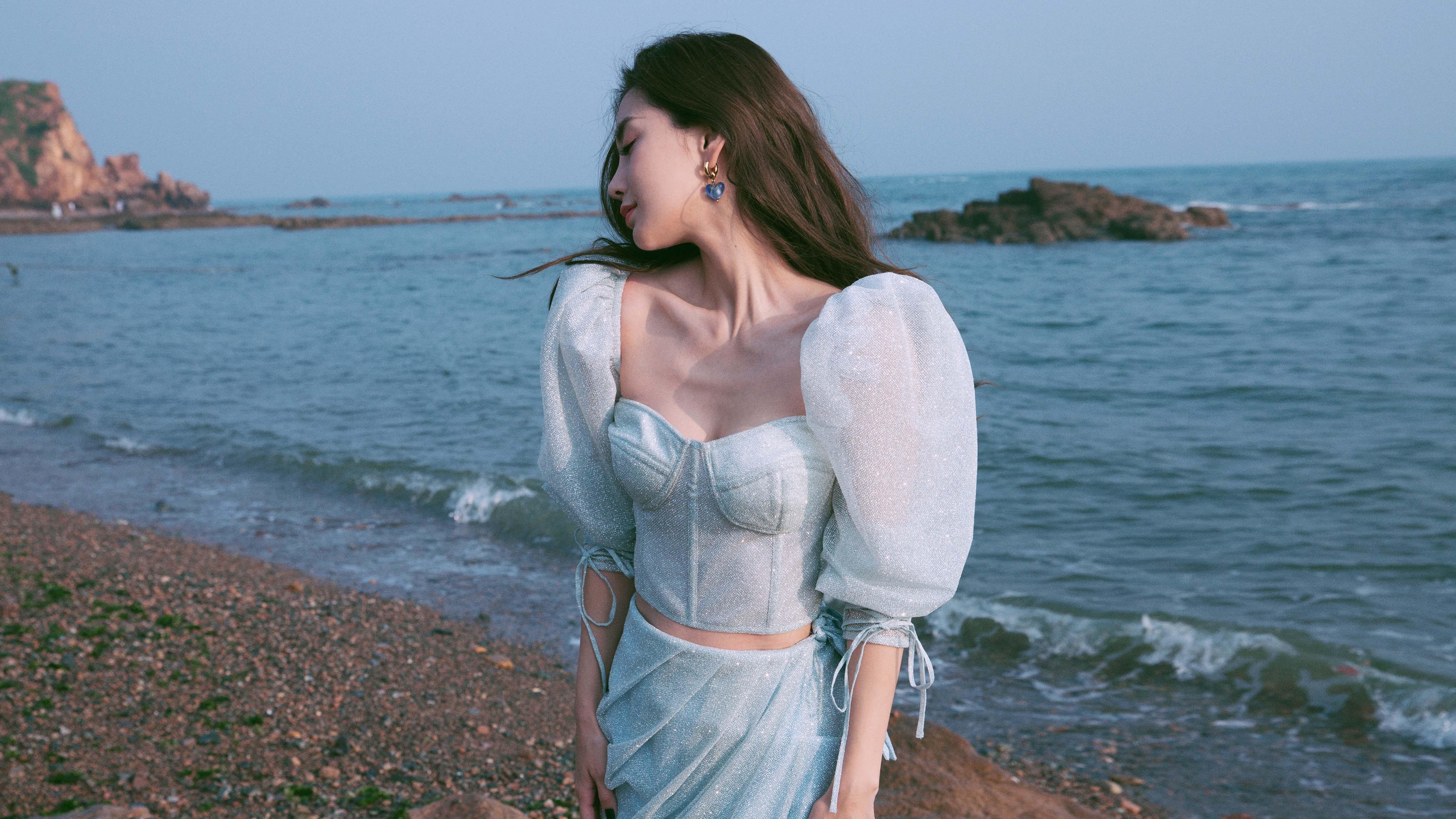 跨界接管，当小贾伦在F1街道赛踩下油门防守