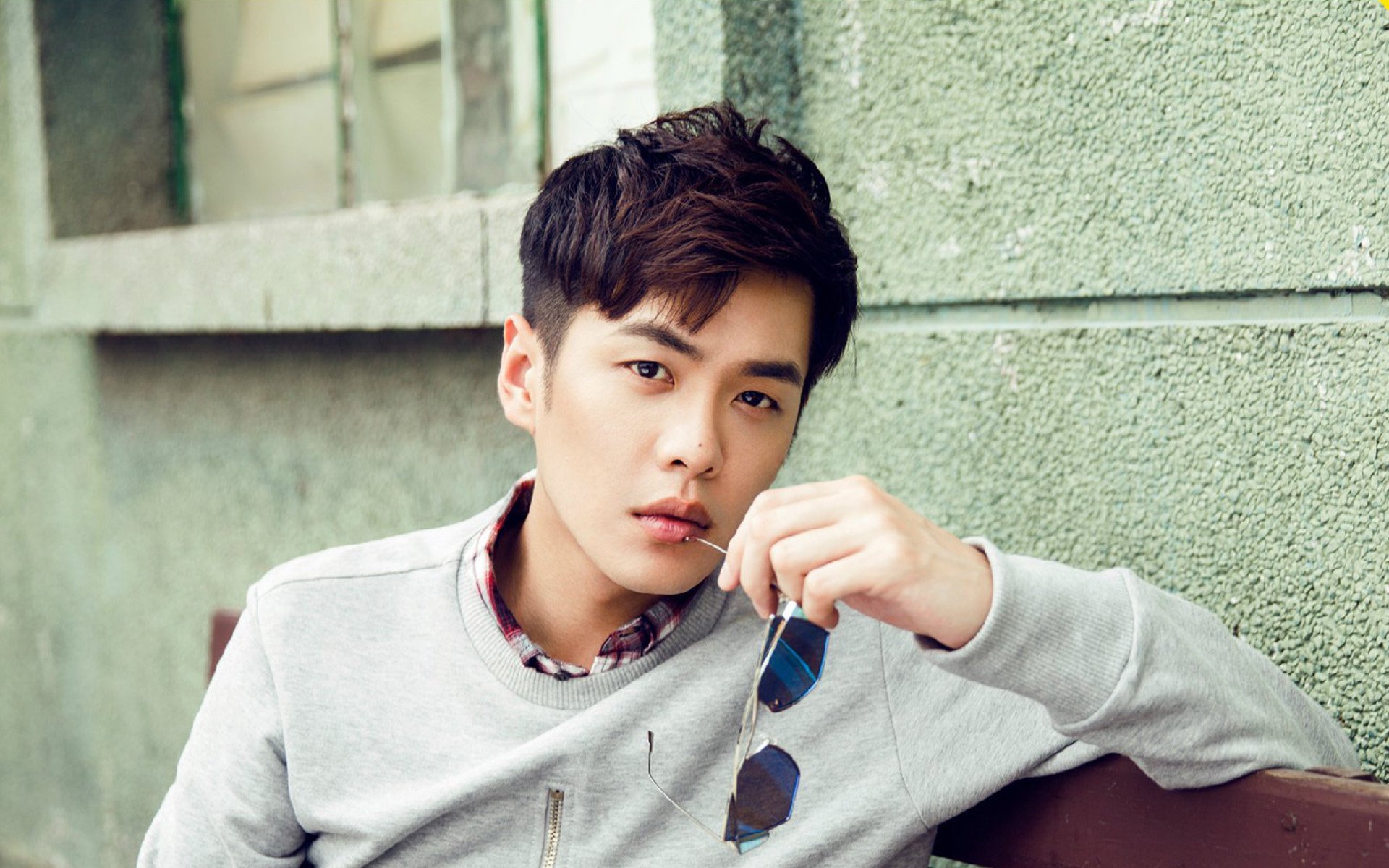 街道风暴夜，巴黎车手的最后三圈与凯旋门下的逆袭启示